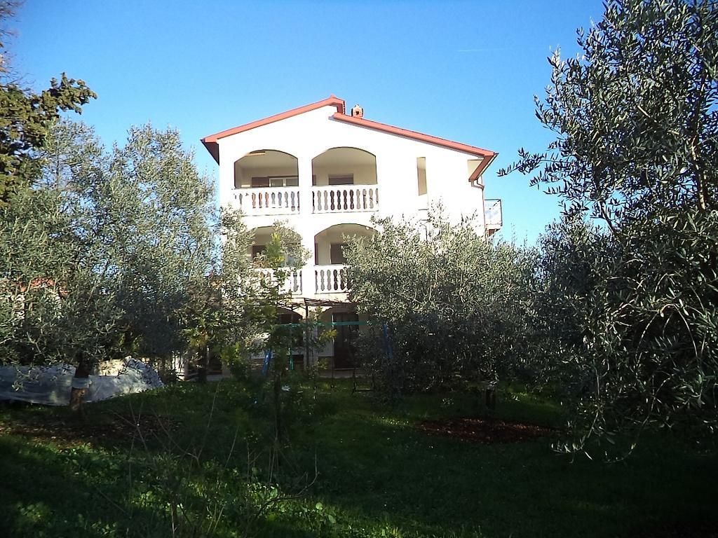 Valeriana Apartment Pula Luaran gambar