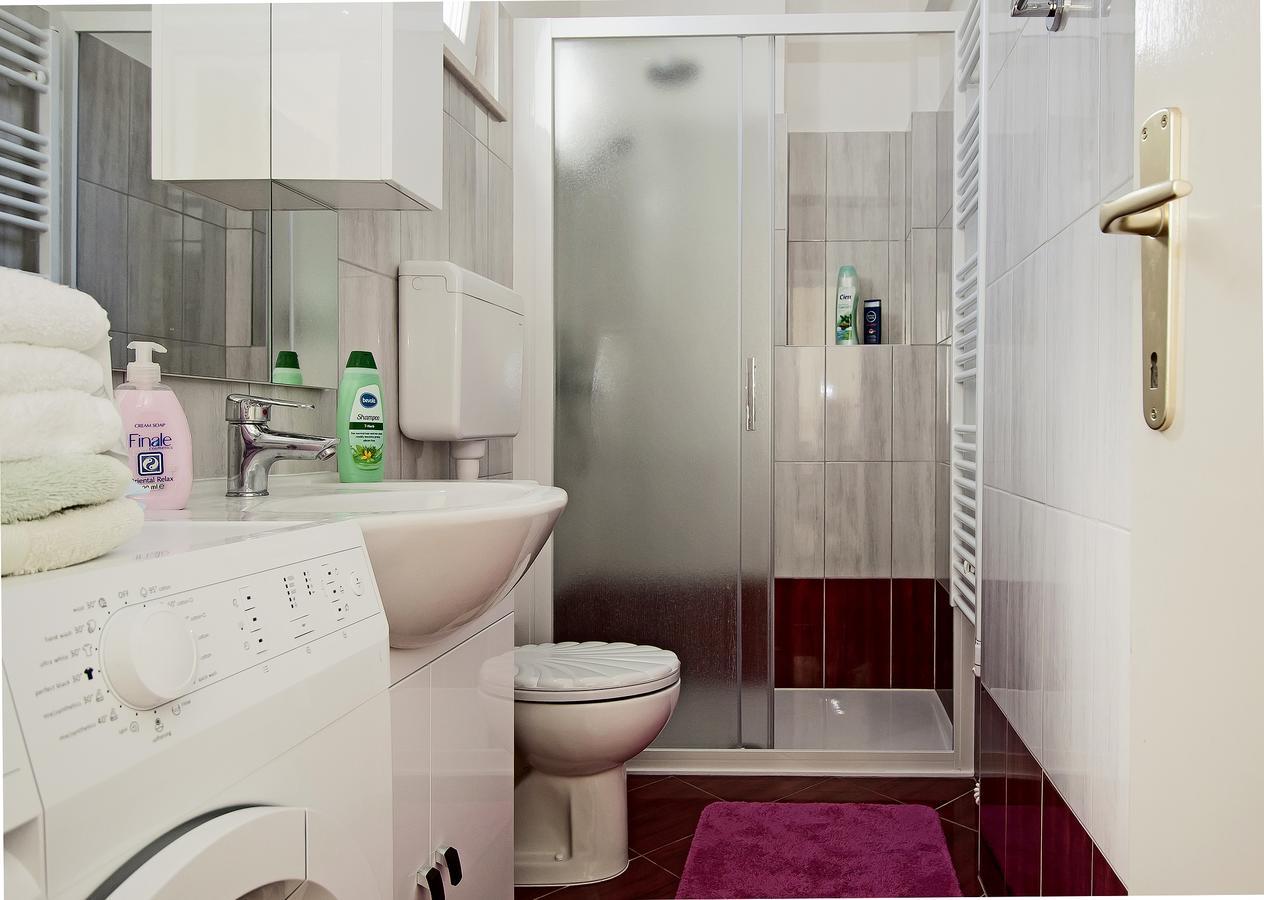 Valeriana Apartment Pula Luaran gambar
