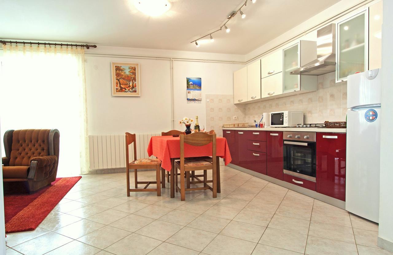 Valeriana Apartment Pula Luaran gambar