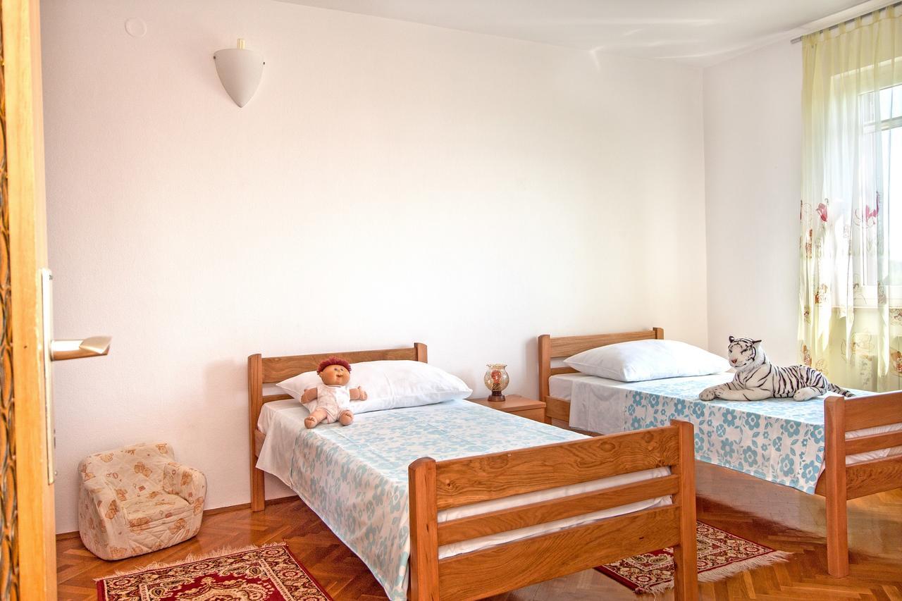Valeriana Apartment Pula Luaran gambar
