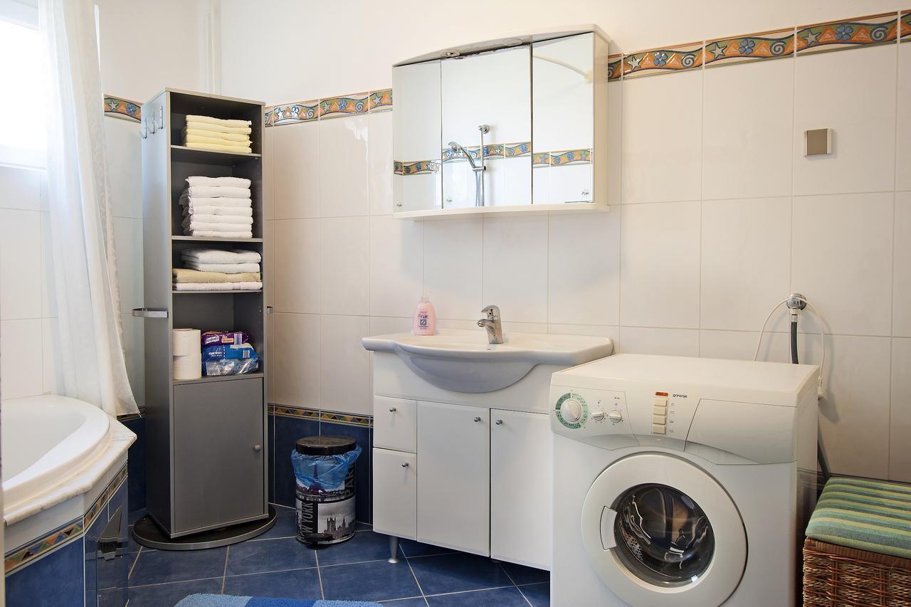 Valeriana Apartment Pula Luaran gambar