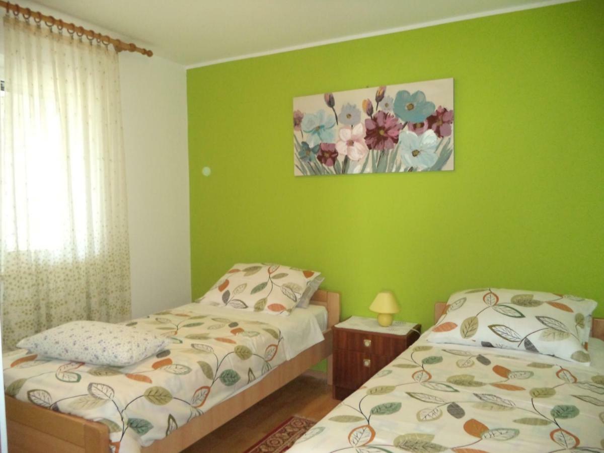 Valeriana Apartment Pula Luaran gambar